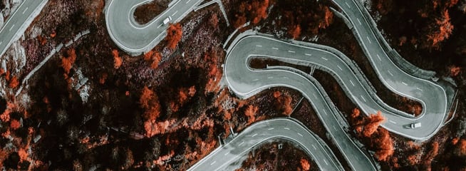 A road with many turns seen from above.